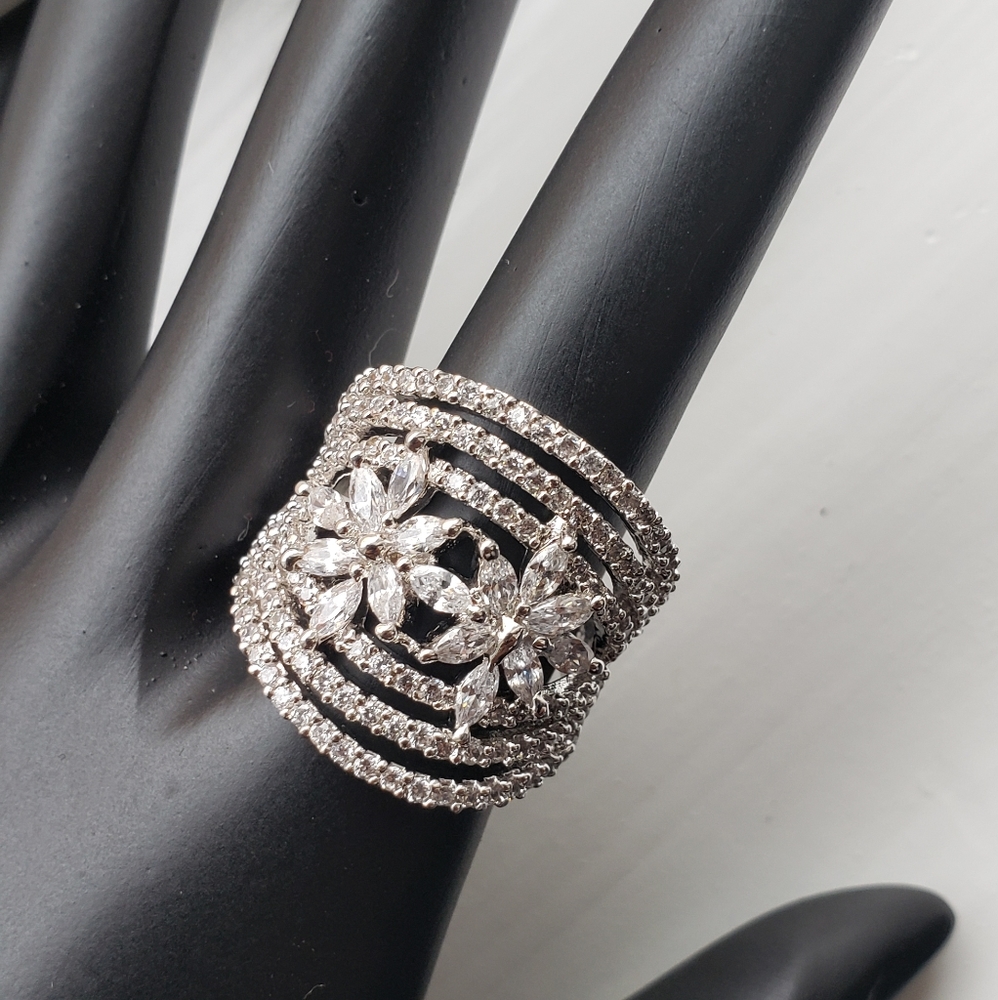 3 ct cz diamonds gorgeous ring Sz 7